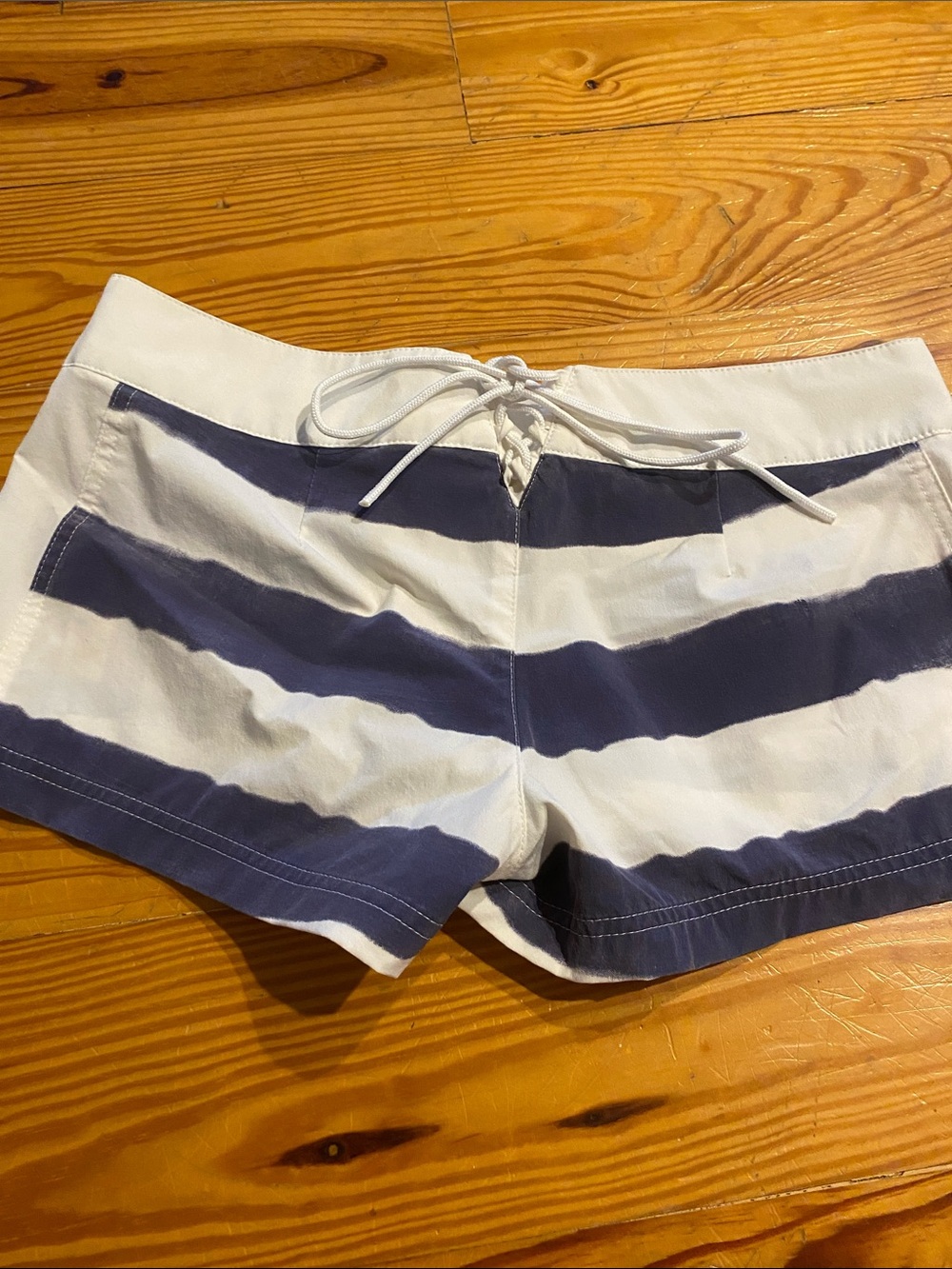 Hurley White and Navy Striped Women’s Athletic Board Shorts - Picture 5 of 6